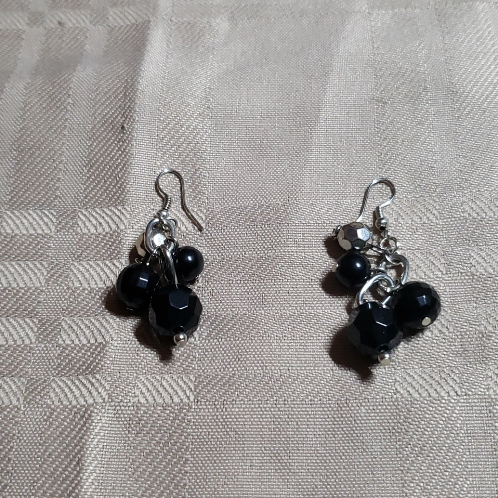 Black and Silver bead earrings (73) 💥